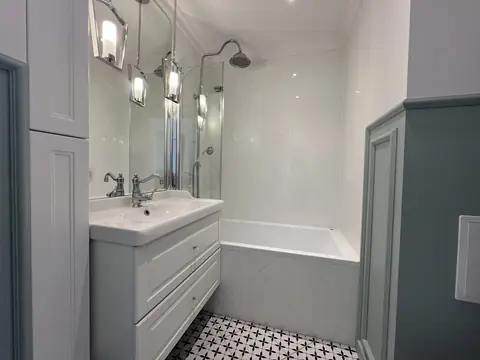 3 pokoje, 51 m² po remoncie — ul. Witkacego — łazienka 1